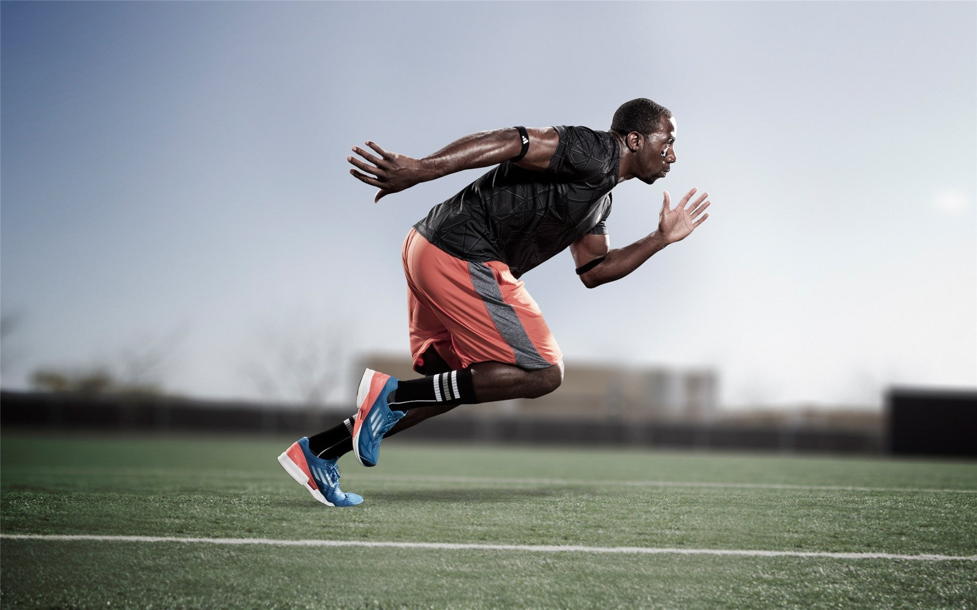 “短柄墙球：高新区全民健身馆，比赛不止是对抗，更是智商与反应速度的比拼”